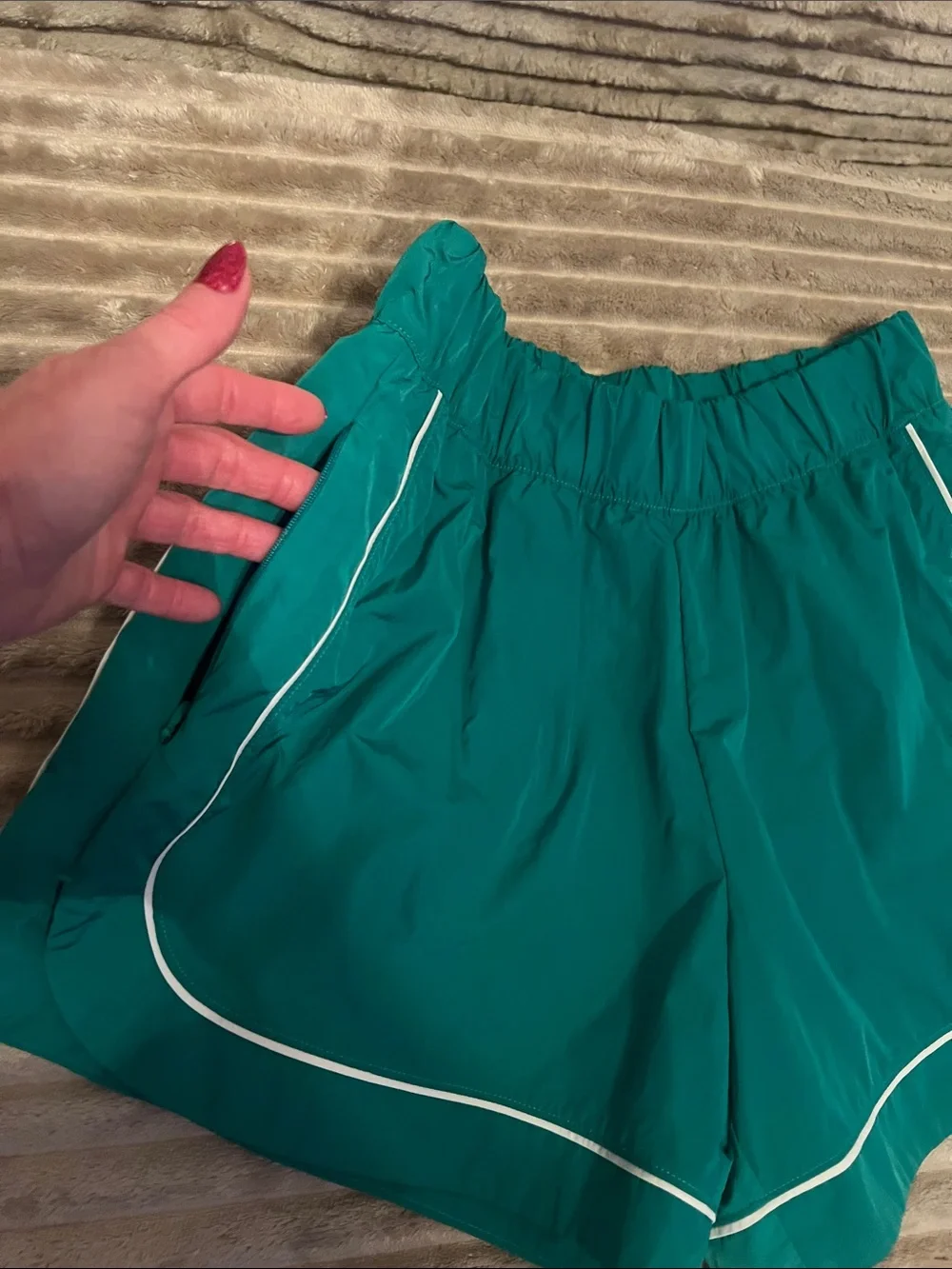 Alo green  shorts. Small